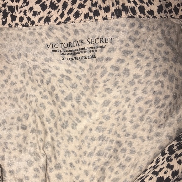Victoria’s Secret XL animal print sleepwear top 💕 - Picture 4 of 5